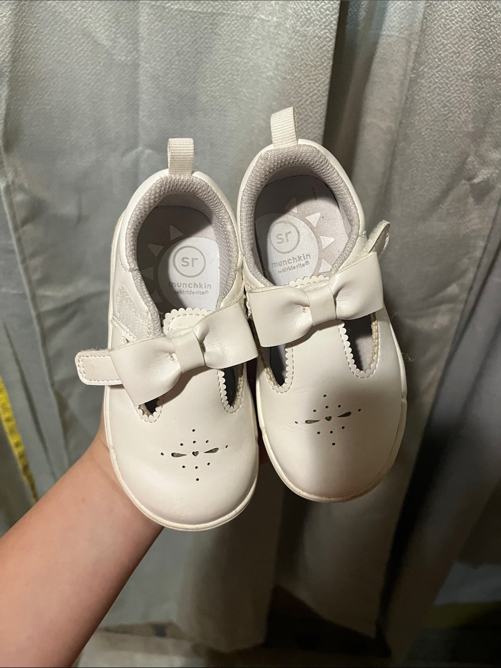 Munchkin White Bow Mary Jane Walker Shoes